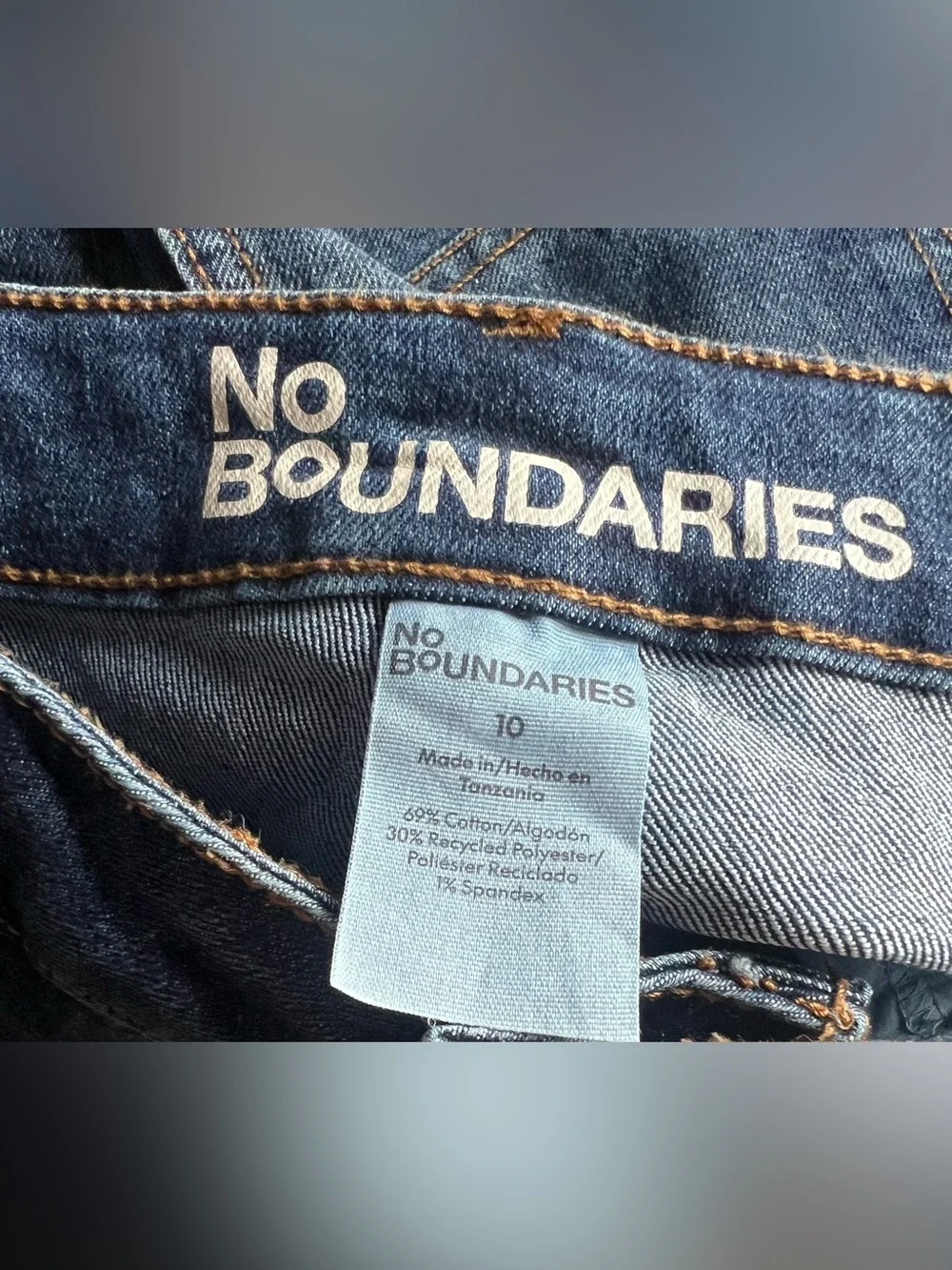 No Boundaries Women’s Dark Wash Denim High Rise Jean Shorts Size 10 Like New!